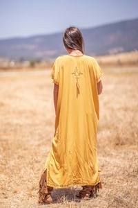 Venta al por mayor de las mujeres de lujo Floral bordado a mano de trabajo de manga corta abertura lateral diseñador verano satén Kaftan vestido - Product Image 3