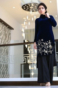 Belle robe brodée KURTA en velours, nouvelle collection 2021, tenue de fête et mariage - Product Image 2