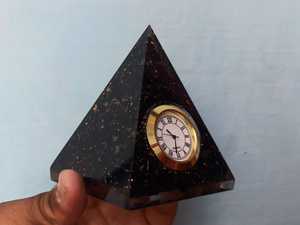 Tourmaline ชิปหินคริสตัลมาโลน,นาฬิกาตั้งโต๊ะทรงปิรามิดสีดำความรักธรรมชาติอัญมณีดิบขัดเงา1สี - Product Image 5