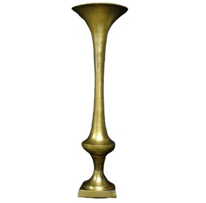 Vase à Fleurs en Métal de Grande Qualité, Ensemble de Deux Vase à Fleurs de Luxe en Métal Plaqué Or - Product Image 3