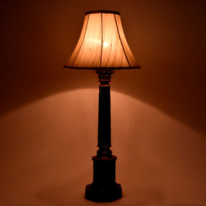 Lámpara de mesa de metal de lujo moderna, precio de fábrica, superventas, lámpara de estudio elegante de latón con nuevo estilo de decoración para el hogar - Product Image 2