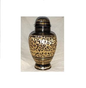 Urne d'enterrement fleurie noire et dorée/fournitures d'enterrement, fournitures d'enterrement cuivworld inde - Product Image 1