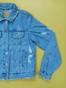 Prendas excedentes de marca: Chaquetas casuales de manga larga con botones para mujer, de mezclilla, algodón, punto y elastano, de Bangladesh. - Product Image 2