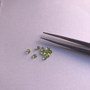 3mm 4mm 5mm Pierre Péridot Naturelle Facettes Ovale Pierres Précieuses Lâches Fabricant au Prix de Gros en Ligne Pour la Fabrication de Bijoux Collier - Product Image 1