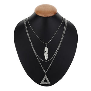 ¡Novedad de 2024! Collares colgantes de moda chapados en oro con delicados abalorio de aleación de cadena de Metal de tres capas para fiestas y bodas - Product Image 2