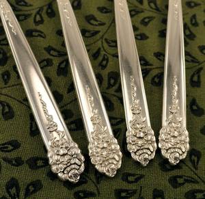 Juego de cubiertos con diseño floral y acabado plateado para comidas familiares, eventos especiales, entretenimiento y recepción de invitados, procedente de la India. - Product Image 2