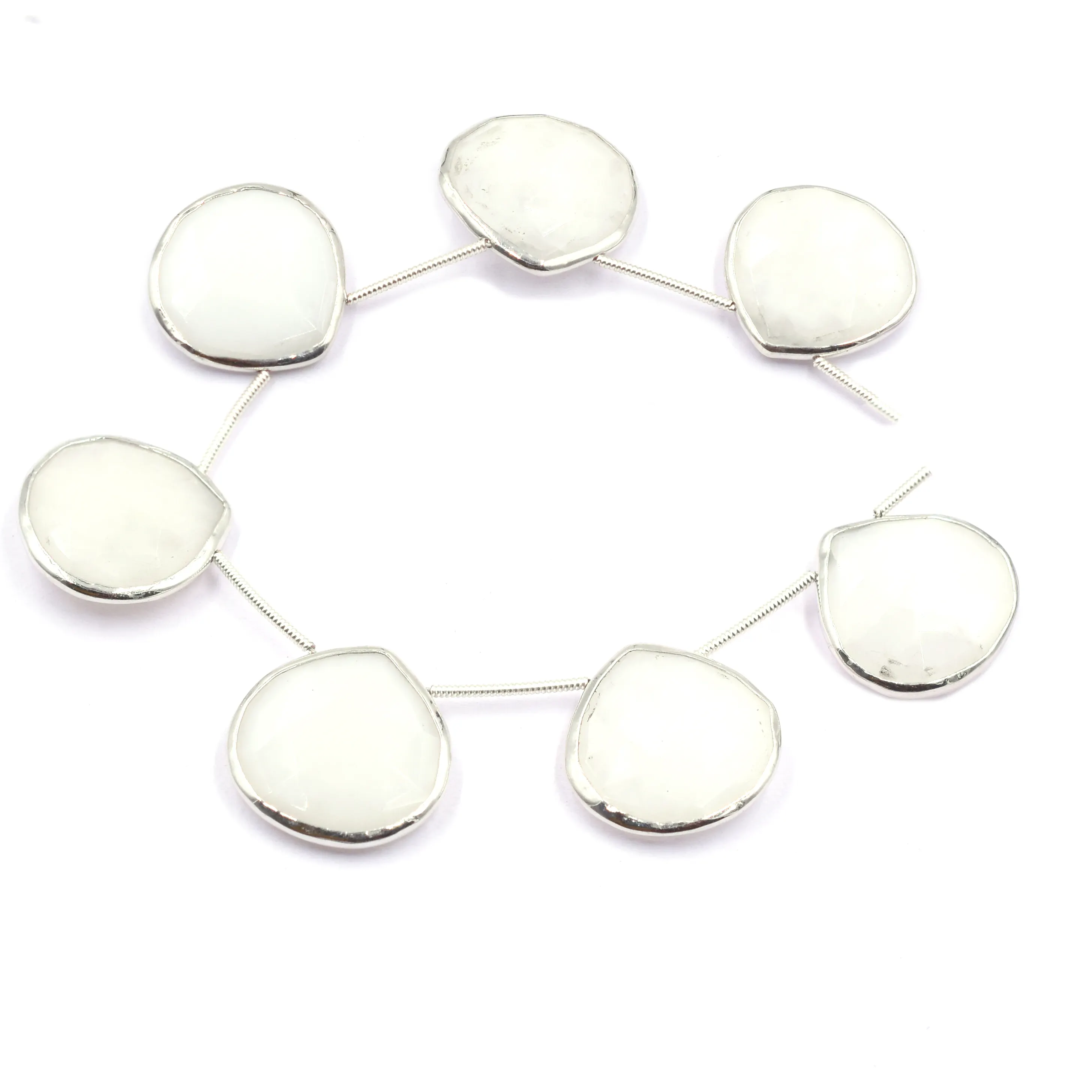 Agate blanche 19 à 21 MM en forme de coeur lunette en argent plaqué argent côté supérieur percé 7 perles brin