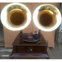 Forme carrée En Laiton et Bois Double Corne Gramophone