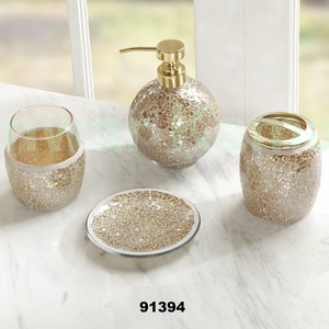 Juego de accesorios de baño de latón de diseño de lujo Juego de 4 piezas con acabado dorado Juego de baño - Product Image 1