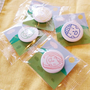 Fabrication cadeau souvenir personnalisée, avec broches et revers - Product Image 5