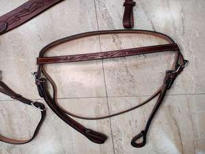 Y & Z Ensemble de selles de saut Western en cuir véritable de qualité supérieure de haute qualité comprenant un collier de poitrine et des rênes pour chevaux - Product Image 4