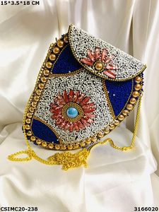 Sac de soirée en mosaïque métallique tendance de créateur Accessoire élégant pour les occasions spéciales - Product Image 4