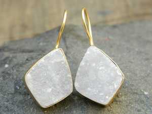 Pendientes de Plata de Ley 92.5 Chapados en Oro con Piedras Preciosas Naturales de Drusa Blanca en Forma de Fantasía, Venta al por Mayor, Regalo de Boda para Mujer - Product Image 2