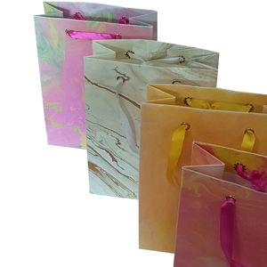 Bolsa de papel impresa con logotipo personalizado y diseño de mármol de gran tamaño hecha a mano con asas de cinta, bolsa de transporte elegante para vino y regalos - Product Image 1