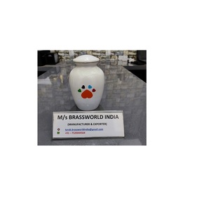 Urna Funeraria de Aluminio Blanca con Corazón Naranja Pintado a Mano en Cinco Colores Diferentes, Estilo Americano, para Cremación de Adultos - Product Image 1