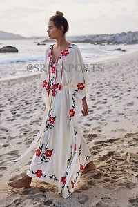 Robe longue évasée bohème brodée florale respirante en mousseline à col en V et manches courtes, coupe ample, pour la plage ou décontractée d'été pour femme - Product Image 2
