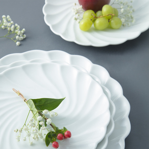 Plaque en céramique torsadée OEM de 9.5 pouces prix de gros bon marché pour les plats en plastique de restaurant d'hôtel fabriqués au Vietnam par le fabricant - Product Image 3