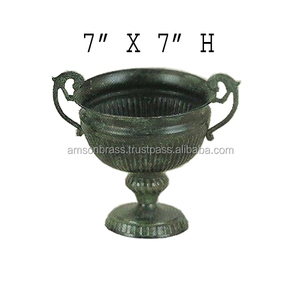 Urne de jardin antique en métal et aluminium gaufré Pot de fleur et jardinières Urne de jardin décorative en métal antique - Product Image 1