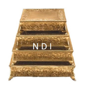 Accessoires de décoration de table pour hôtels au design exclusif, supports à gâteaux pour mariages et fêtes, finition dorée pour la maison et les hôtels - Product Image 2