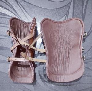 Botas protectoras de cuero con buje de caballo, con relleno suave - Product Image 3