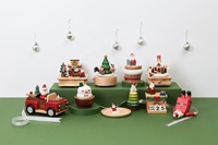 Boîte à musique en bois de manège à manivelle avec motif sapin de Noël et mélodie 'Deck the Halls' pour la vente en gros