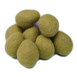 Bolas en forma de huevo de fieltro de lana caqui suministros de fiesta de Navidad hechos a mano para decoración del hogar empaquetados en bolsas hechas en Nepal - Product Image 1