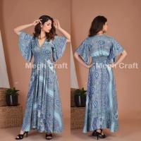 Robe longue bohème pour femme, col en V, manches papillon, fente avant, idéale pour les fêtes et la plage, export Inde.