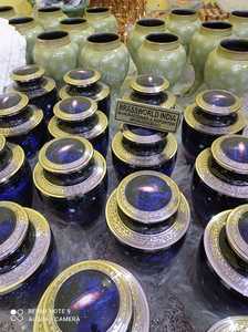 Urna de cremación de latón del fabricante Brassworld India para suministros funerarios para adultos - Product Image 2