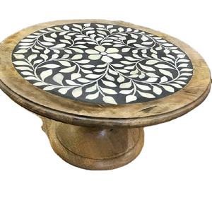 Support à gâteau en bois d'acacia fait à la main, décoration de mariage rustique, pièce de centre de table, ornement de cuisine - Product Image 1