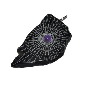 Achetez en ligne des pendentifs en forme de tranche gravée de la galaxie : Pendentifs en forme de tranche gravée de la galaxie en vente - Product Image 1