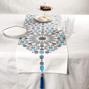 Chemin de Table de luxe en coton biologique, couleur bleue, avec des pointes en coton certifié - Product Image 1