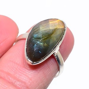 Bisel de labradorita Natural chapado en oro, forma elegante, piedra preciosa facetada, anillo apilable hecho a mano, moda para mujer, piedra preciosa grande - Product Image 1