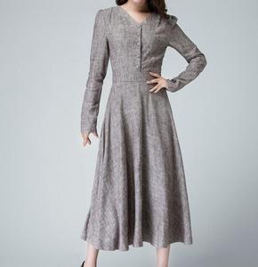 Robe longue à col en V et manches longues, coupe trapèze, 100 % lin, couleur unie, respirante, formelle, avec broderie à pompons, gris - Product Image 2