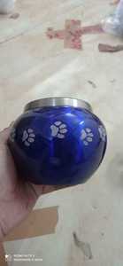 BRASSWORLD INDIA Urna de cremación de metal de estilo americano Latón azul con pata de mascota dorada Suministros funerarios - Product Image 2