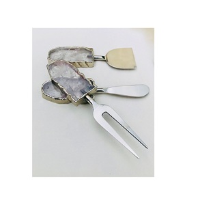 Cuchillo de latón personalizado para mantequilla, mango de resina de tamaño pequeño y precio barato con uso hecho a mano para diseño simple - Product Image 4