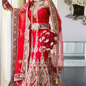 Haut en filet brodé traditionnel avec tenue de fête de mariage ethnique Lehenga 2025 - Product Image 1