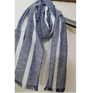 Écharpe pour femme en viscose et voile numérique, imprimé floral, motif automne-hiver, design tendance, large, épaisse, de taille moyenne, respirante - Product Image 1