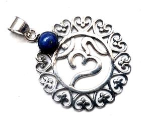 Colgante Om Chapado en plata de 3,5 cm de diseño personalizado con ajuste de bisel de piedra lapislázuli natural joyería hinduista de latón de estilo bohemio - Product Image 3