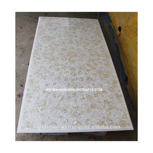 Hermosa Mesa Moderna de Mármol Blanco Pulido con Diseño de Incrustaciones de Madreperla en Forma de Flor - Product Image 1