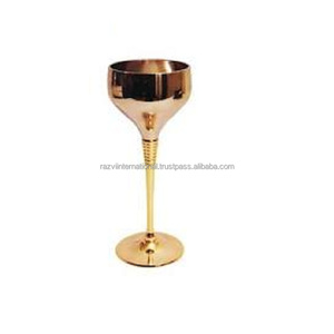 Gobelet à vin en aluminium plaqué or avec perles de cristal, capacité de 16 oz, design moderne fait main pour les occasions de mariage - Product Image 2
