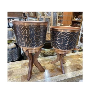 Macetas de Aluminio con Soporte de Madera, Juego de Dos Macetas de Diferentes Tamaños para Plantas de Interior y Exterior - Product Image 1