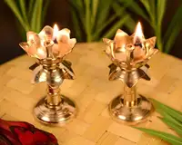 Набор из 2 предметов из чистой латуни Diya для украшения Puja Temaple в форме лотоса, подставка Diya, масляная лампа для дома pooja