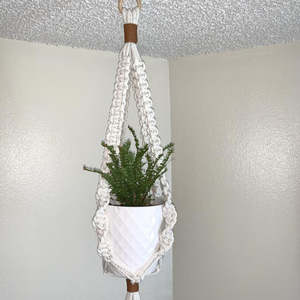 Moderno Soporte de Cuero para Plantas - Product Image 1