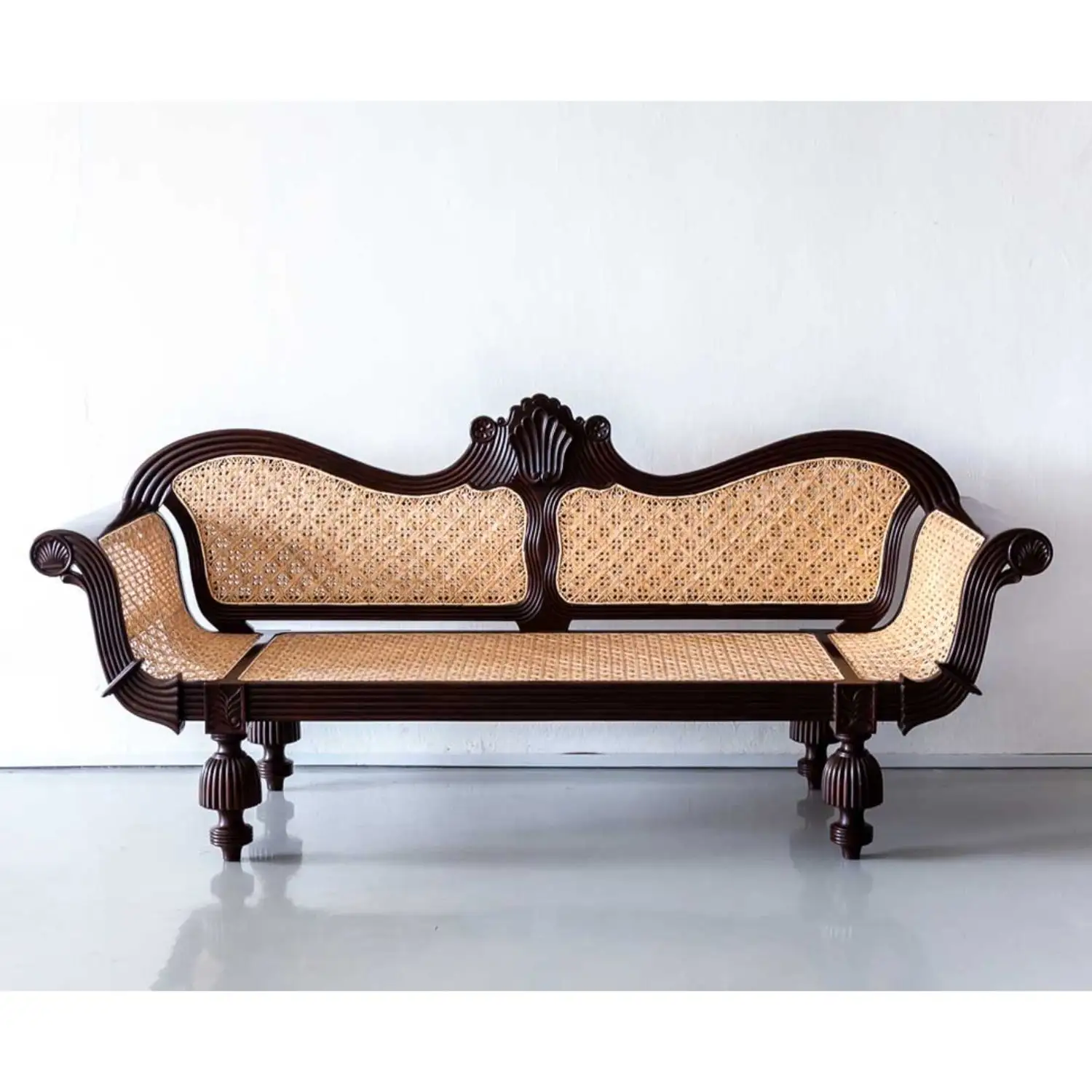 Bán Buôn Chất Lượng Cao Sang Trọng Hiện Đại Bằng Gỗ Sofa Đồ Nội Thất Cổ Hoàng Gia Phòng Khách Sheesham Bằng Gỗ Khắc Mây Sofa