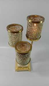 Porte-bougie à 3 bras en laiton sculpté avec pierre |   Support multi-niveaux en pierre ollaire pour bougies chauffe-plat et votives |   Centre de table moderne de luxe, candélabre - Product Image 4