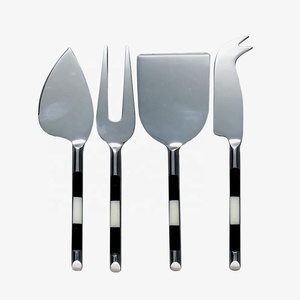 Elegante Juego de Cubiertos con Mango de Resina, Blanco y Negro, Mango de Resina Lacada, Acero Inoxidable, Plateado, Juego de Queso - Product Image 1