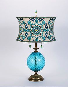 Lampe de table AC en fer traditionnelle de luxe, LED, peinte à la main, taille personnalisable - Product Image 1