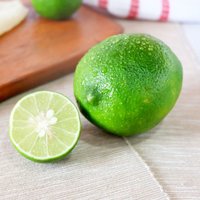 Citron vert frais sans pépins (citron vert sans pépins) citron vert frais sans pépins au vietnam
