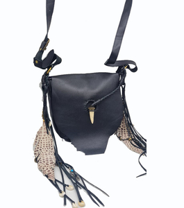 Bolso Bandolera de Cuero Genuino Estilo Étnico Vintage Hecho a Mano con Borlas, Forro de Algodón y Cierre de Cremallera, Aspecto Tradicional Indio - Product Image 2