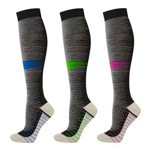 Chaussettes de football OEM Chaussettes de football Chaussettes de basket-ball Hommes Femmes Chaussettes unisexes Chaussettes avec logo personnalisé Chaussettes de la meilleure qualité - Product Image 1